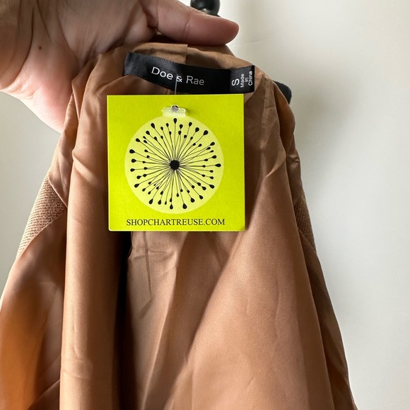 NWT DOE & RAE Tanner Taupe 2 Button Blazer - Picture 3 of 9